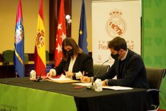 firma-convenio-Iker-Casillas-1-scaled