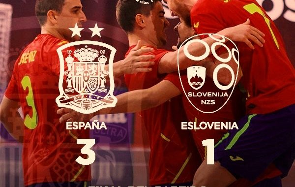 España remonta a Eslovenia en un sufrido encuentro y ya manda en su grupo (3-1)