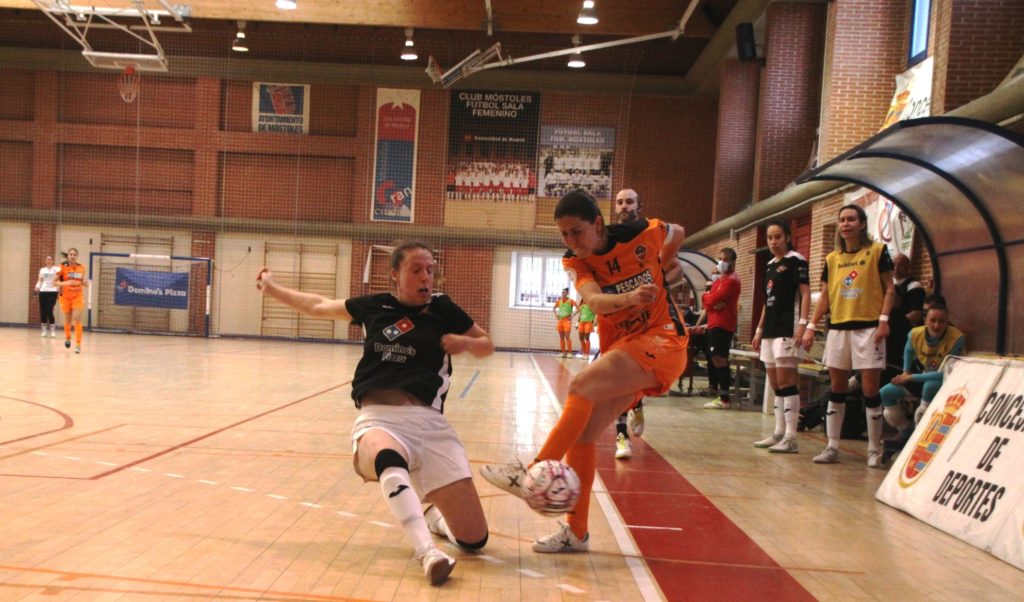 Resultados 22ª Jornada de Primera RFEF Futsal Femenina  El Futsi Atco. Navalcarnero, pierde su imbatibilidad tras caer derrotado por 5 goles a 3 ante el Melilla Sport Capital Torreblanca. (10-4-2022)